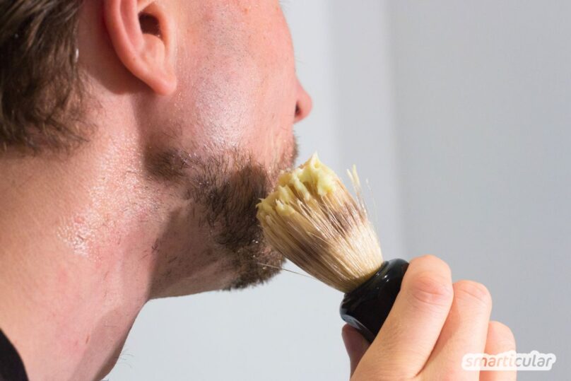 Du möchtest deine Rasiercreme selber machen? Mit diesem einfachen Rezept wird deine Haut bei der der Rasur angenehm sanft gepflegt.
