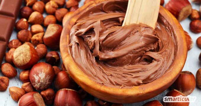 Du möchtest Schokoladen-Aufstrich selber machen? Mit diesem Rezept zauberst du eine leckere Creme ohne Palmöl und mit weniger Zucker.