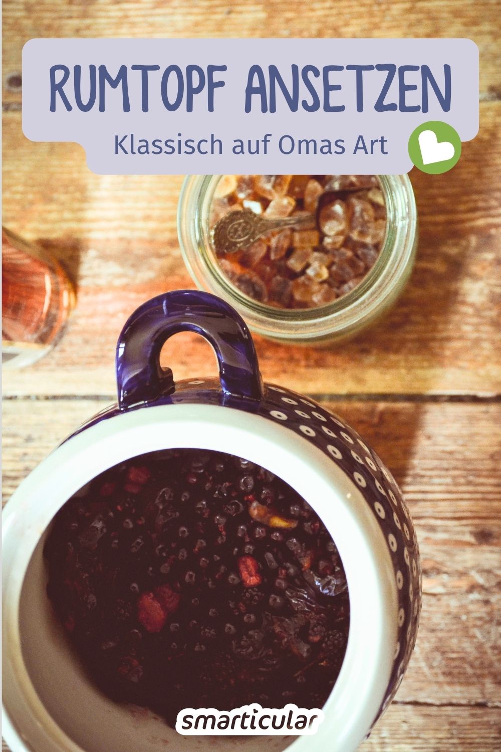 Wer regelmäßig Obst übrig hat, findet eine originelle Lösung in Omas Zeiten: Einen traditionellen Rumtopf ansetzen. So machst du es richtig!