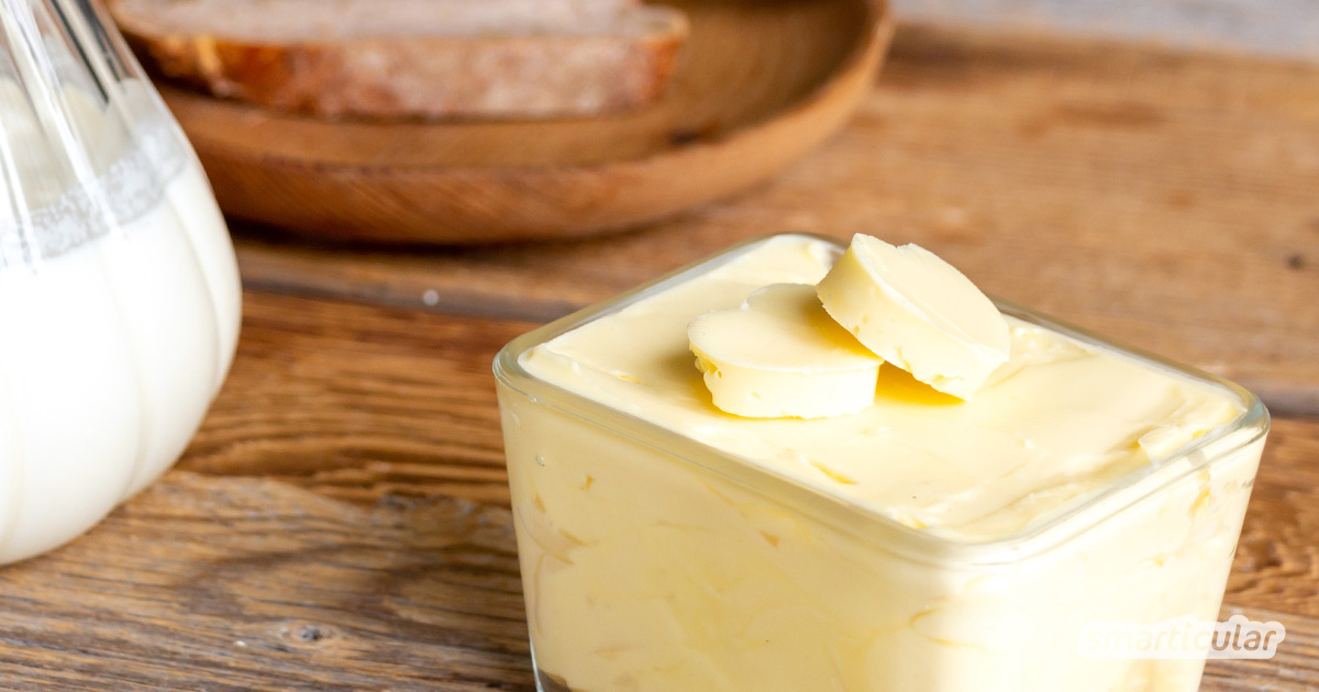 Statt sie zu kaufen, lässt sich Butter selber machen. Alles, was du dafür brauchst, ist Sahne, die es auch in Pfandflaschen gibt - ganz ohne Verpackungsmüll.