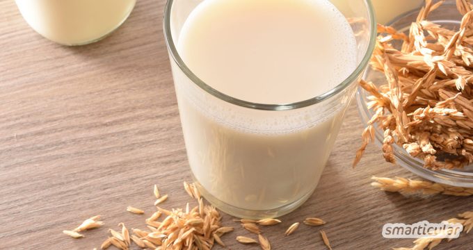 Selbst gemachte Dinkelmilch nach diesem einfachen Rezept ist viel preiswerter als gekaufte Pflanzendrinks. Sie ist eine echte, leckere Alternative zu Kuhmilch.