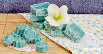 Feste Peeling Bars für deine Haut selber herstellen - schnell, günstig und gesund! Auch als super Geschenkidee geeignet!