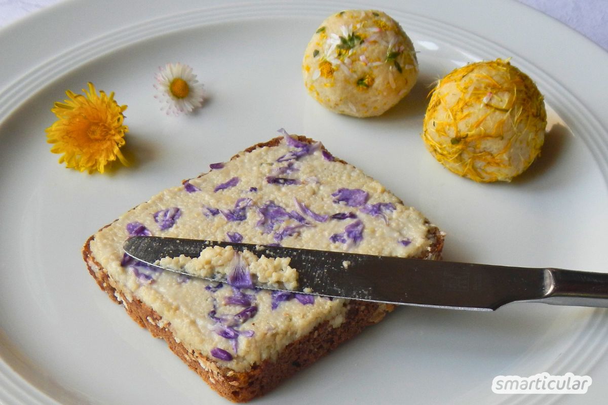 Käse muss nicht immer aus Tiermilch hergestellt werden. Mit diesem Rezept kannst du einen veganen Frischkäse selber machen und variieren.