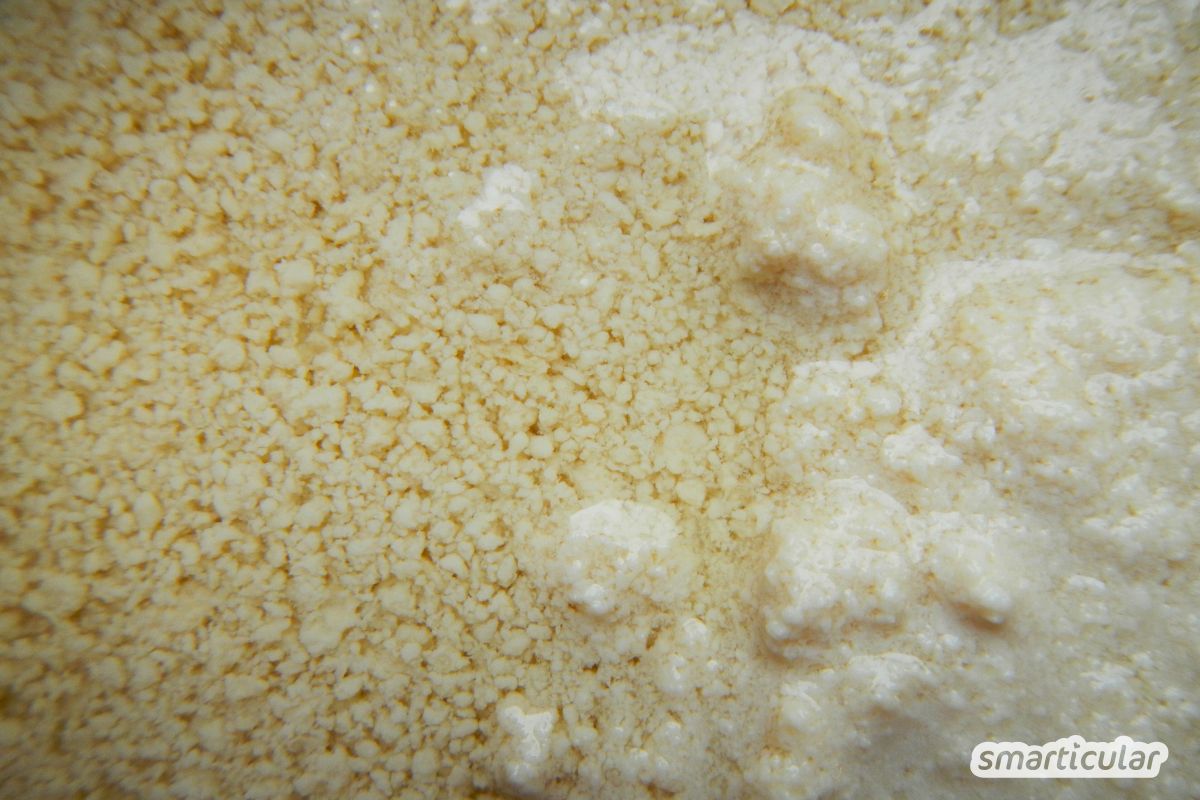 veganen-frischkaese-selber-machen-rezept-mit-sojamilch-5 Käse muss nicht immer aus Tiermilch hergestellt werden. Mit diesem Rezept kannst du einen veganen Frischkäse selber machen und variieren.