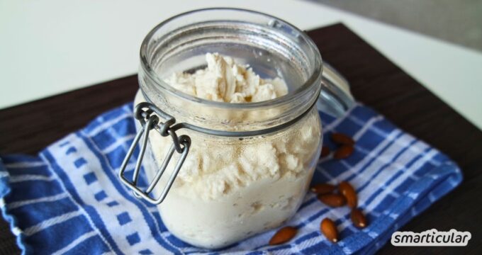 Wenn du einen veganen Joghurt selber machen möchtest ohne Soja, dann probiere unser Rezept mit Rejuvelac - du brauchst nur drei Zutaten!