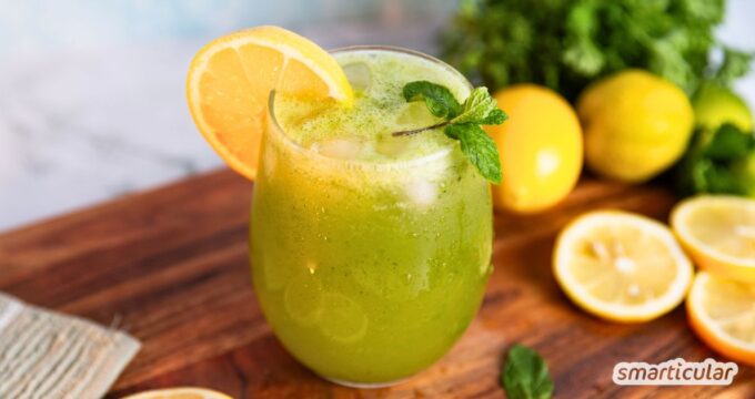 Limonana ist eine köstliche Zitrone-Minz-Limonade, die mit einem Mixer zubereitet wird - blitzschnell und mit allen guten Inhaltsstoffen!