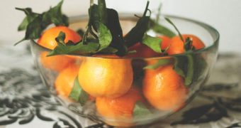 An kalten und dunklen Tagen ist das Mandarinenöl für deine Stimmung. Es hilft aber auch bei Verdauungsproblemen und wirkt beruhigend und ausgleichend