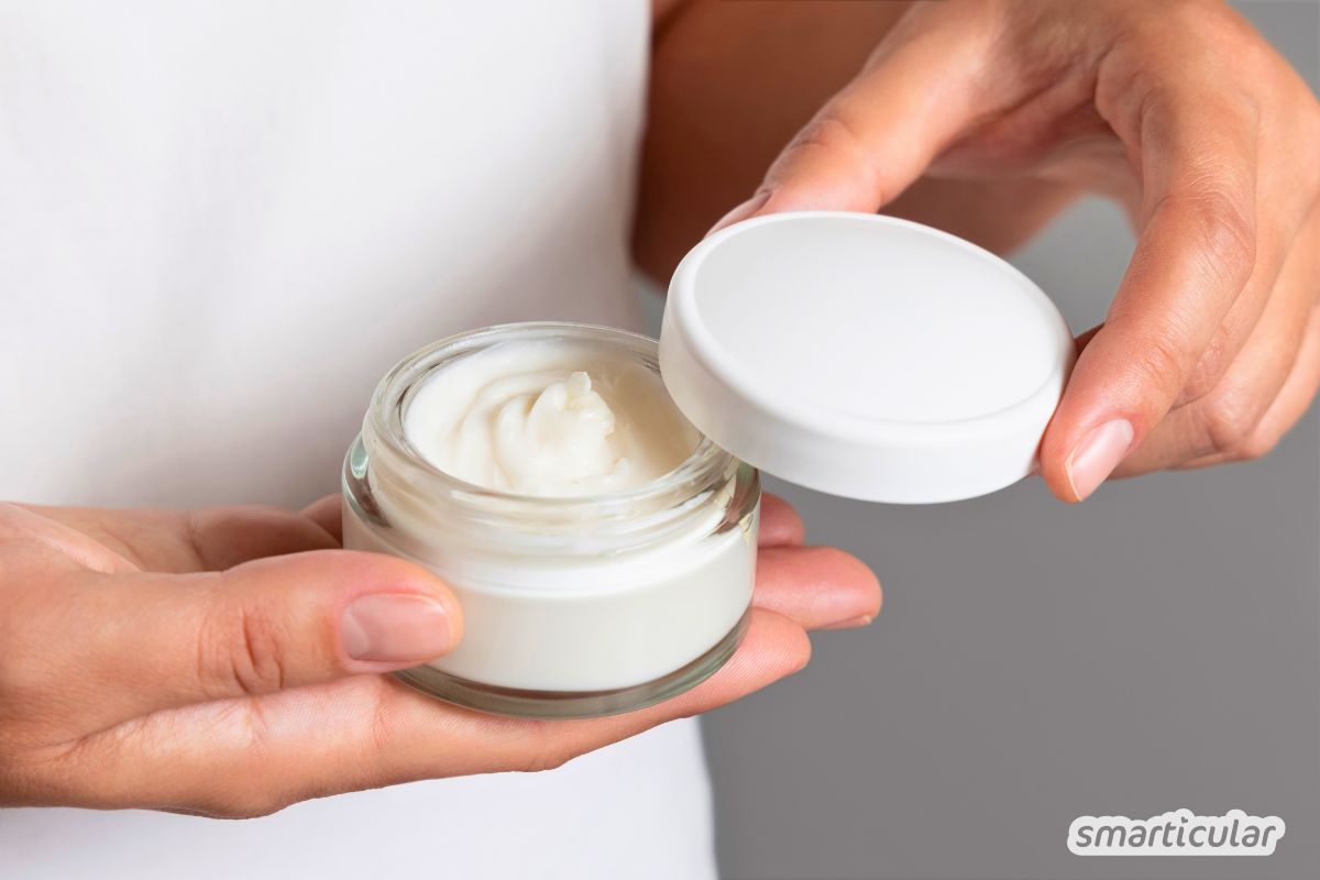 Mit diesem Rezept für eine wärmende Fußcreme sorgst du auch an kalten Tagen dafür, dass deine Füße schön warm bleiben - mit Ingwer und Zimt.