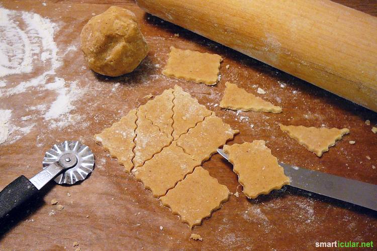 Schnell noch Kekse backen bevor die Verwandschaft zum Kaffee vor der Tür steht? Hier sind 7 einfache Methoden mit denen du schnell leckere Plätzchen bäckst.