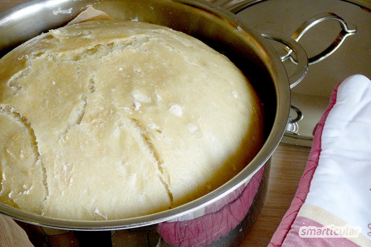 Hast du schon einmal ein Brot im Topf gebacken? Wenn nicht probiere diese einfache Methode zu frischem Gebäck zu kommen doch einfach mal aus!