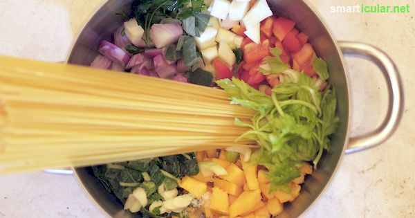 In einem Topf gekocht schmecken Nudeln, Sauce und Gemüse gleich viel besser. Dazu sparst du Energie und auch der Abwasch geht schneller von der Hand.