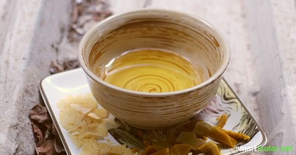 Mit diesem Rezept stellst du aus nur drei Zutaten einen fantastisch riechenden und wirksamen Balsam her. Gegen Insektenstiche, spröde Lippen und viel mehr!
