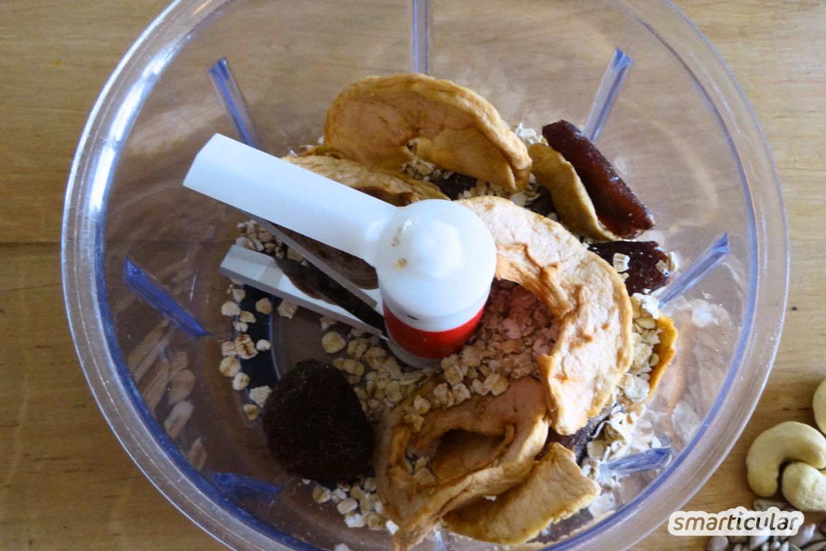 Aus einfachen, natürlichen Zutaten lassen sich gesunde Fruchtriegel selber machen - ein perfekter Snack für zuhause und unterwegs.