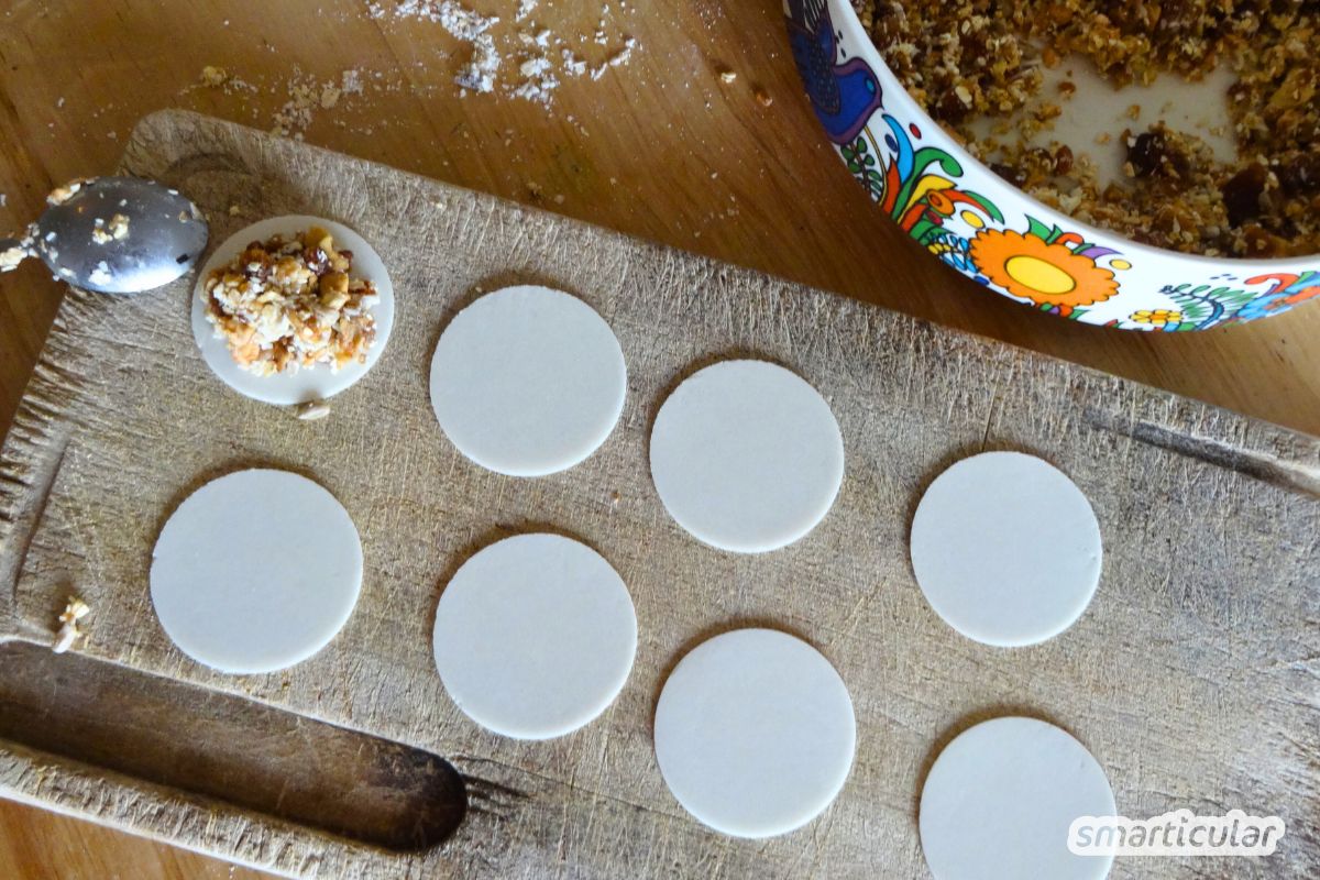 Aus einfachen, natürlichen Zutaten lassen sich gesunde Fruchtriegel selber machen - ein perfekter Snack für zuhause und unterwegs.