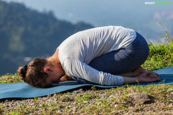 Mit Yoga fit und gesund durch den Winter! Diese Yoga-Übungen stärken dein Immunsystem, lindern Erkältungssymptome und aktivieren deine Selbstheilungskräfte.