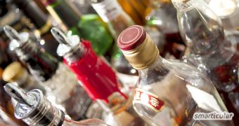 Alkoholreste nicht wegschütten! Mit diesen Tipps und Rezepten verwandelst du angestaubte Spirituosen in nützliche Alltagshelfer oder köstliche Geschenke.
