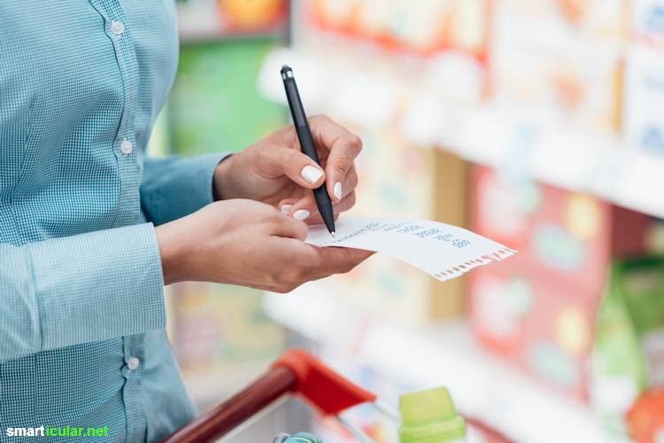 Ist dein Kassenzettel oft länger als erwartet? Achte doch mal auf diese Tricks der Supermärkte, so kannst du bewusster einkaufen und Geld sparen.