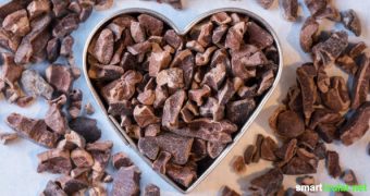 Rohkakao ist gesund für Herz, Gehirn, Muskeln, Knochen und die Psyche. Iss lieber die rohen Bohnen als Schokolade, denn sie stecken voller Mineralien und sekundärer Pflanzenstoffe!