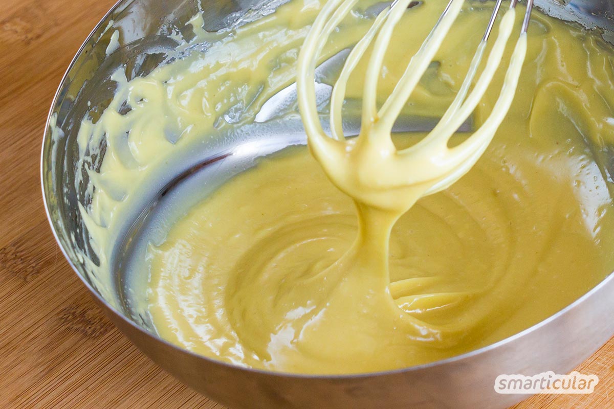 Mayonnaise muss kein Cholesterin-Monster sein: Probiere doch mal diese köstliche, vegane Variante mit Mandelmus und Leinöl!