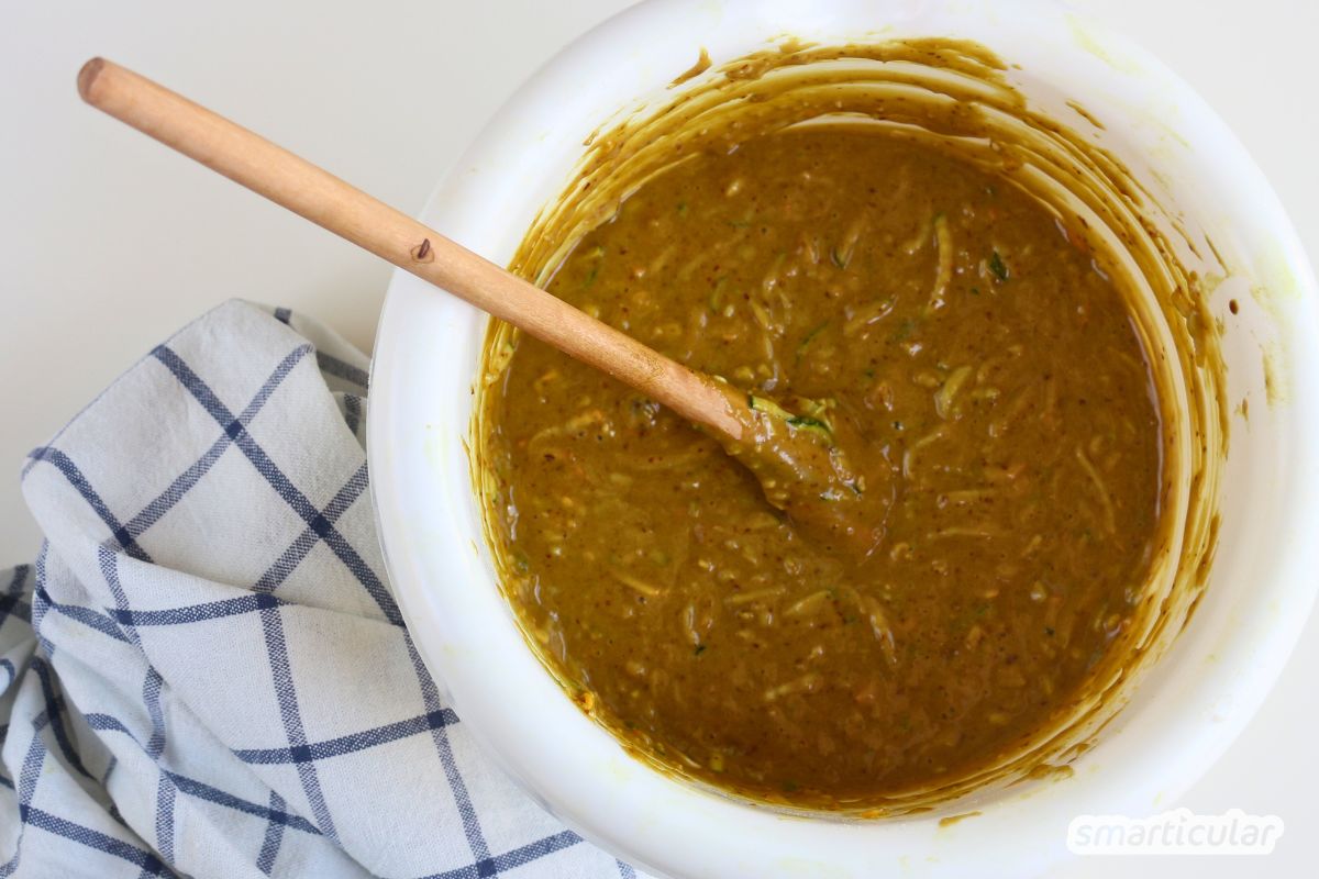 zucchinikuchen-rezept-mit-kuerbiskernoel-2 (2) Dieses Rezept für süßen Zucchinikuchen ist genau das Richtige, wenn du keine Lust mehr hast auf gekochte, gebratene und gebackene Zucchini hast.