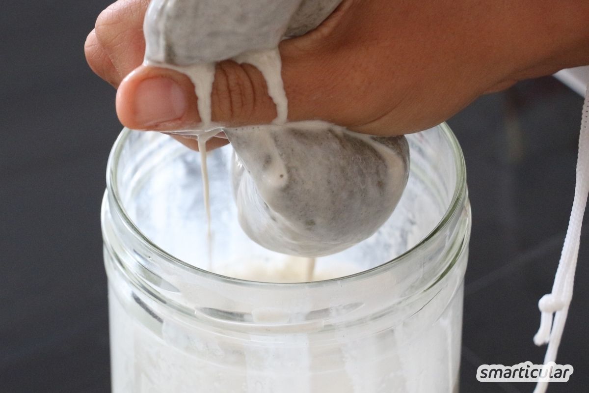 hanfmilch-selber-machen-rezept-3 Entdecke, wie du Hanfmilch selber machen kannst! In Minuten mixst du eine nussige Pflanzenmilch mit wertvollem Omega-3 und Pflanzenprotein.
