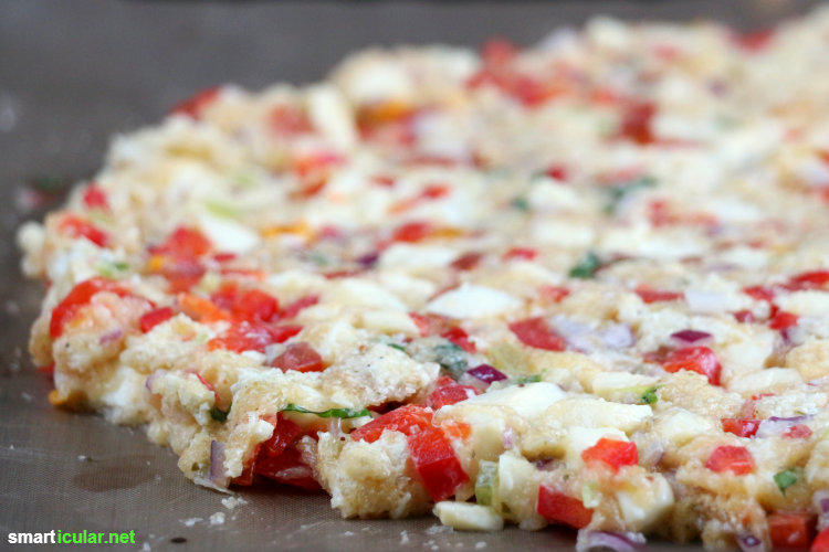 Pizza muss nicht viele Kohlenhydrate haben. Diese vegetarische Pizza-Alternative ist in nur 10 Minuten vorbereitet und kommt ganz ohne Weißmehl aus.