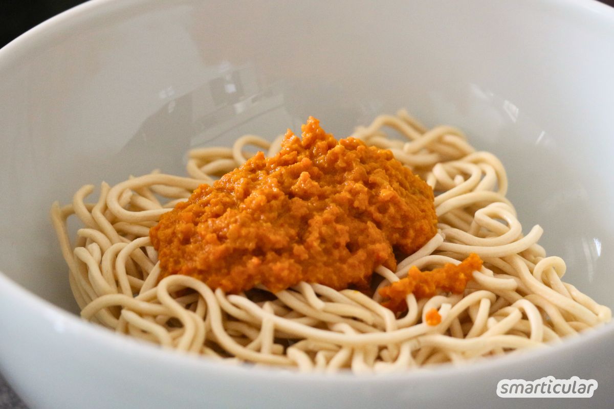 Statt einzeln verpackte Produkte zu kaufen, kannst du ein Instant-Noodles-Gewürz selber machen - als Asia-Würzpaste für Ramen und Co.