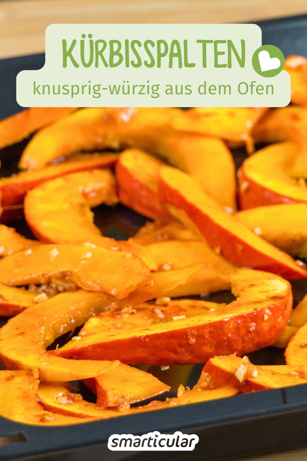 Kürbis ist für viel mehr gut als nur für Suppe - probiere doch mal dieses Rezept für knusprige gebackene Kürbisspalten aus dem Ofen!
