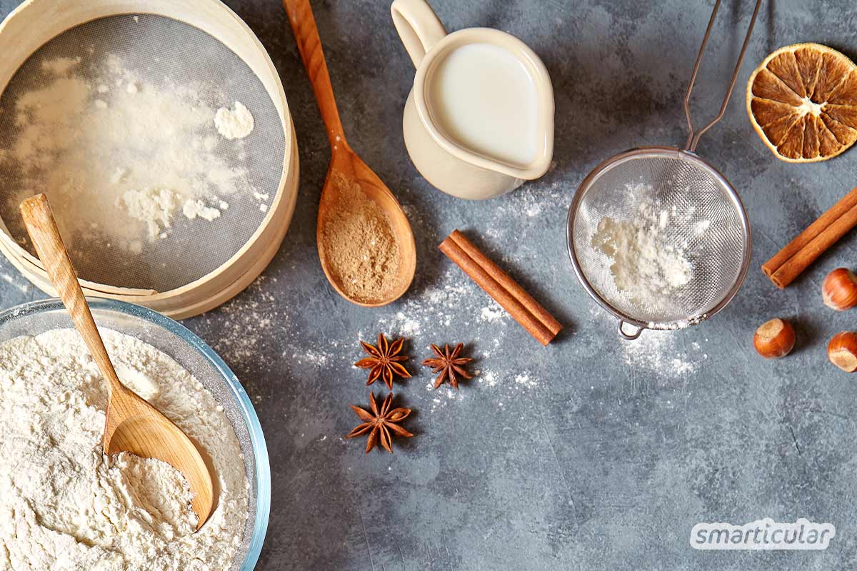 Dieser vegane Gewürzkuchen ohne Butter, Eier und Milch ist schnell und einfach zubereitet und schmeckt wie gefüllte Lebkuchenherzen - viel besser als käufliche Produkte in Plastik!