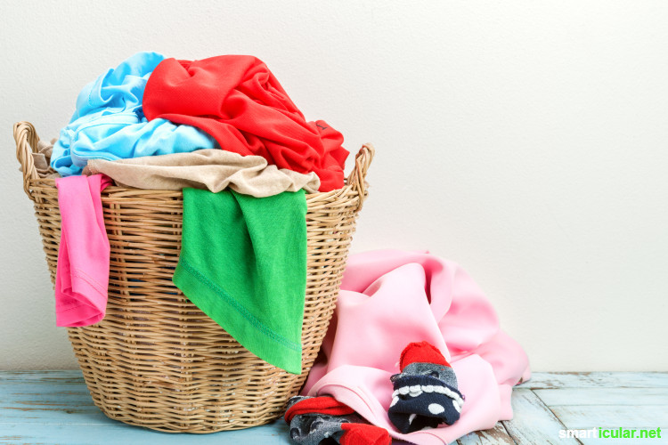 Damit die Kleidung nicht erst vor dem Wäschewaschen mühsam den richtigen Waschprogrammen zugeordnet werden muss, ist es hilfreich, sie nach diesem Plan zu sortieren.