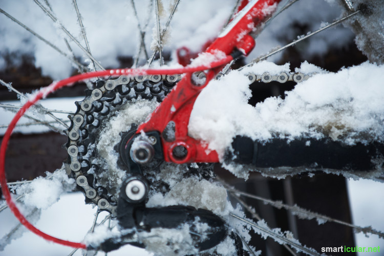 Fahrradfahren ist nicht nur bei warmem, trockenem Wetter möglich. Mit diesen Tipps bist du auch im Winter gut ausgerüstet und sicher unterwegs!