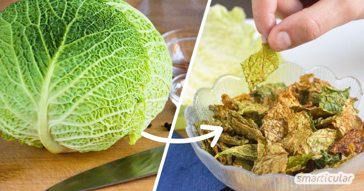 Statt zu ungesunden Kartoffelchips zu greifen, kannst du der Lust auf Knabberkram mit kalorienarmen und vitaminreichen DIY-Wirsingchips nachgeben.