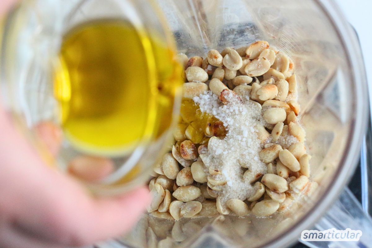 erdnussbutter-selber-machen-rezept-2 Warum ein Fertigprodukt kaufen, wenn du Erdnussbutter selber machen kannst? Mit diesem einfachen Rezept gelingt der Aufstrich garantiert.