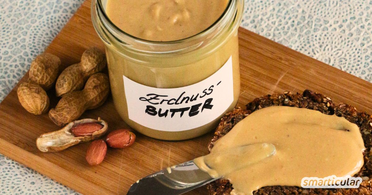 Warum ein Fertigprodukt kaufen, wenn du Erdnussbutter selber machen kannst? Mit diesem einfachen Rezept gelingt der Aufstrich garantiert.