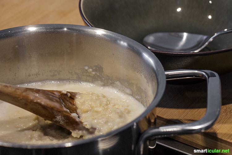 Porridge - das gesunde Frühstück aus Hafer. Ergänze und variiere den Brei mit Obst, Nüssen und Gewürzen, kalt, warm, vegan oder auch herzhaft!