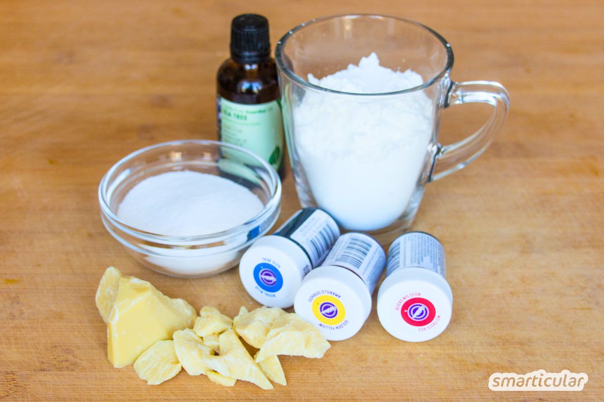 Festes Shampoo selber machen. Spare Geld und Plastikmüll und stelle mit wenigen Zutaten praktische Shampoo Bars ganz einfach selber her.