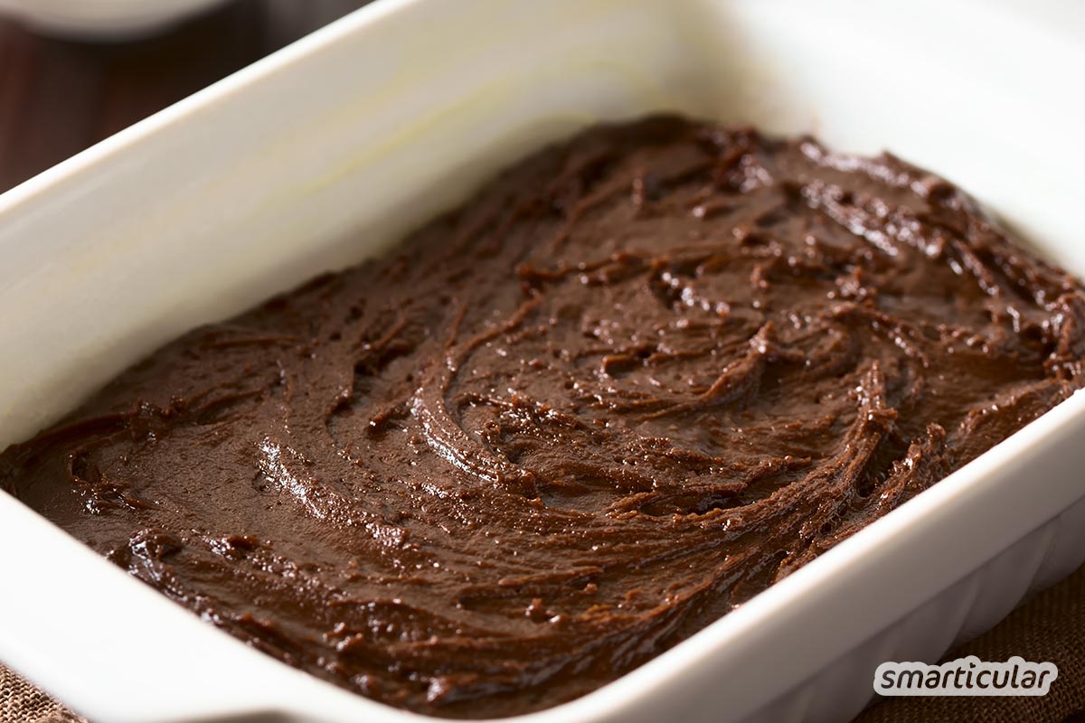 So geht Rohkost zum Genie&szlig;en. Zehn-Minuten-Brownies aus Datteln, N&uuml;ssen und Kakao, glutenfrei und vegan.