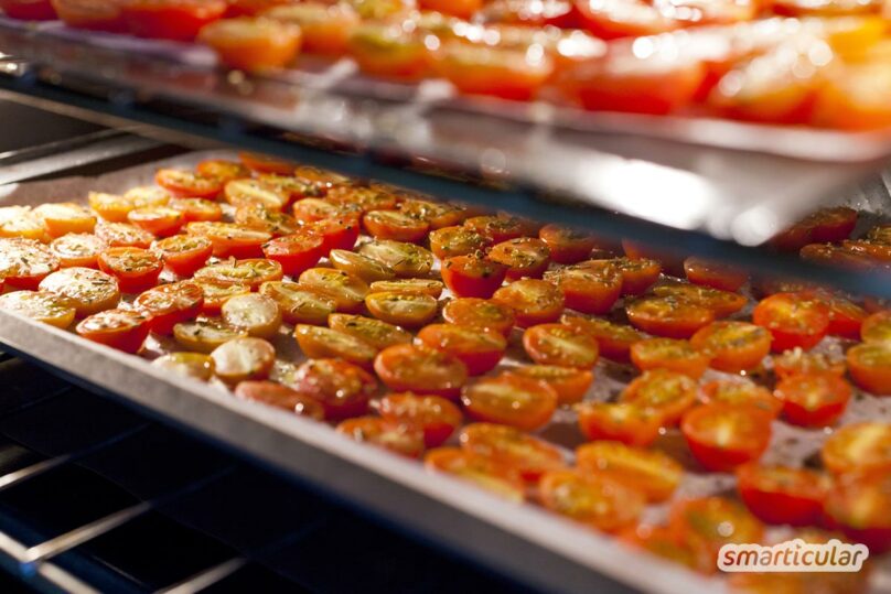 Wer Trockenfrüchte selber machen will, braucht nicht unbedingt einen Dörrautomaten. Der Backofen und andere Alternativen sind meist genauso effektiv.