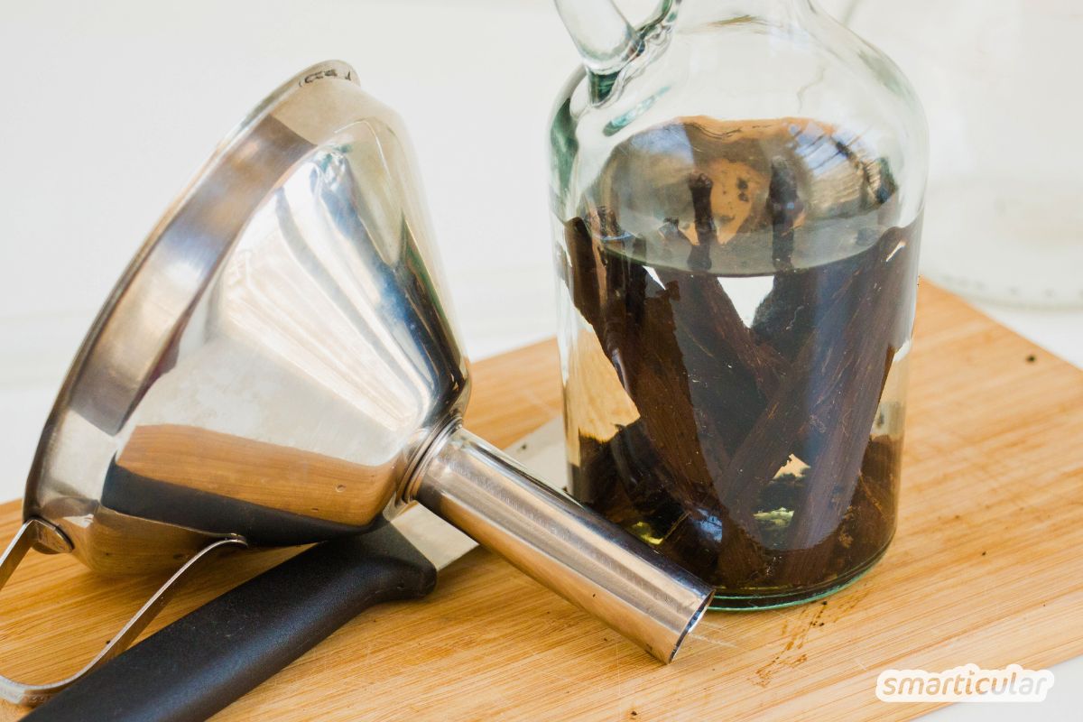 vanilleextrakt-selber-machen-rezept-5 Statt Vanillinzucker oder Vanillearoma aus dem Handel zu verwenden, kannst du ein natürliches, flüssiges Vanille-Extrakt selber machen.