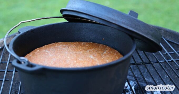 Wenn er schon mal an ist: Nutze die Glut um Brot auf dem Grill zu backen, statt die Hitze unter dem Rost ungenutzt verpuffen zu lassen.