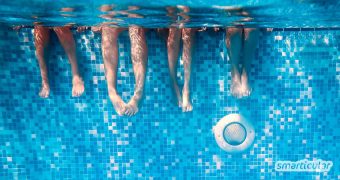 Den Pool nur mit chemischen Reinigern sauber halten? Das muss nicht sein! Probiere diese preiswerten Tipps und Tricks und reduziere ungesunde Chemikalien.