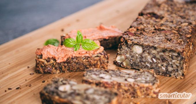 Ein Brot ohne Mehl und Backtriebmittel, dafür mit umso mehr gesunden Vital- und Ballaststoffen - das sogenannte Wunderbrot. Wir haben es getestet!