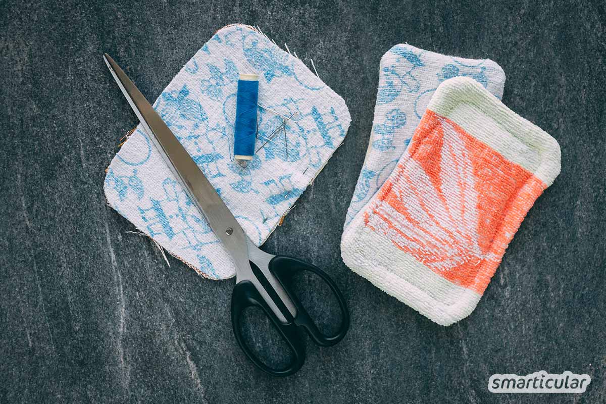 Einweg-Spülschwämme und -lappen verursachen viel Müll. Stattdessen kannst du alte Handtücher upcyceln und daraus Spüllappen ganz einfach selber nähen!