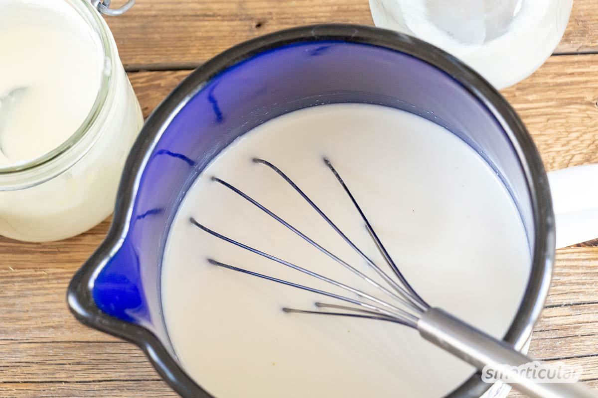 Stichfester oder cremiger Joghurt lässt sich mit dieser Methode ganz einfach selber machen - ohne Joghurtmaschine. Dabei kannst du außerdem Verpackungsmüll und Geld sparen.