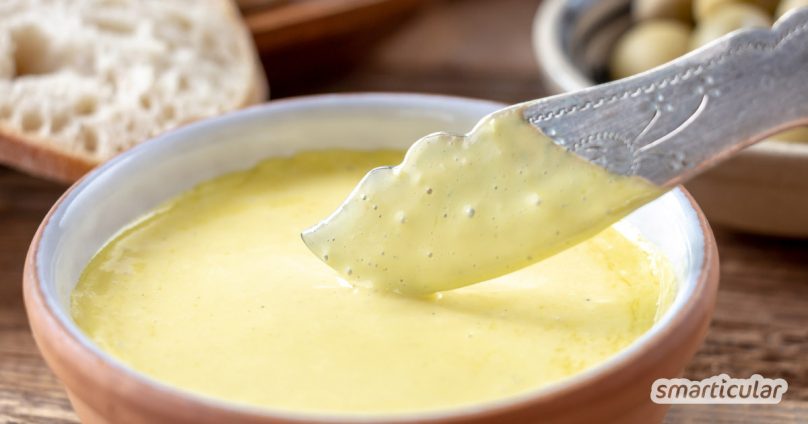 Die mediterrane Knoblauchcreme Aioli ist die perfekte Ergänzung für viele Speisen. Sie gelingt in wenigen Minuten und besteht aus nur wenigen Zutaten.