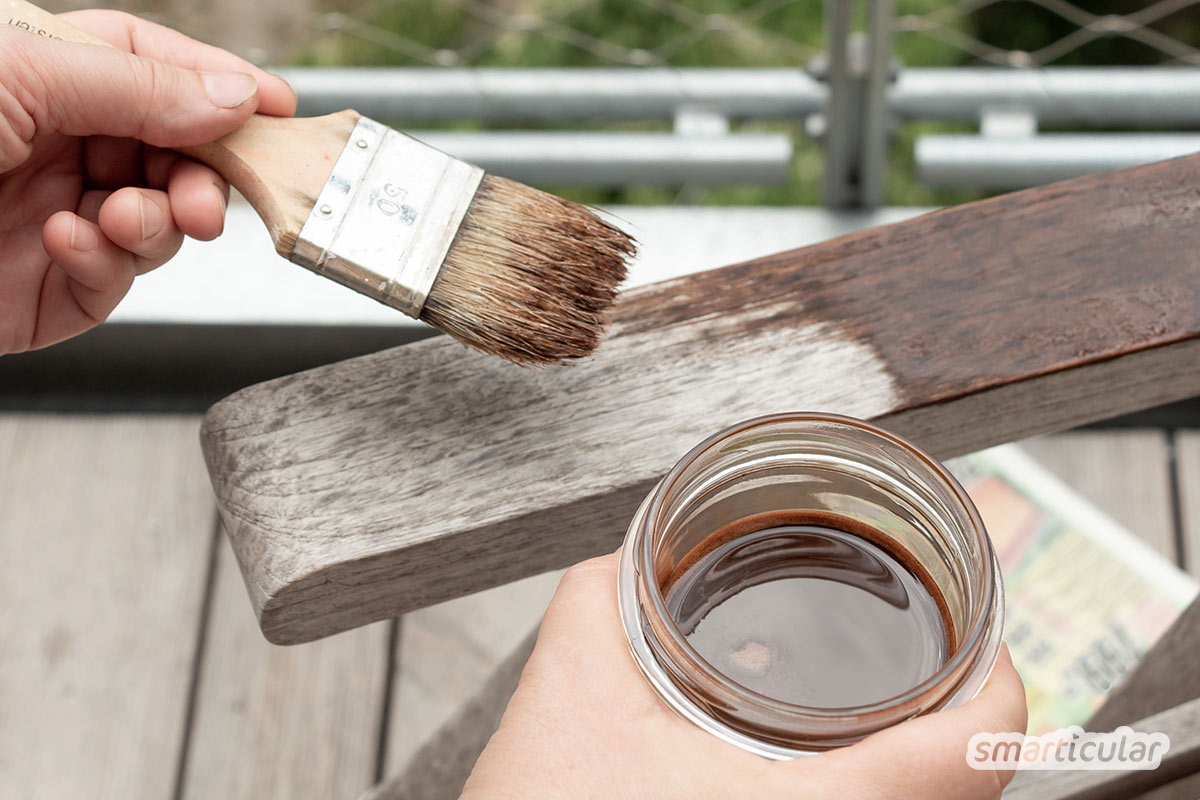 Eine natürliche Holzschutzlasur aus Leinölfirnis und Pigmenten frischt die Gartenmöbel auf und schützt sie gleichzeitig - viel besser als ein teurer Anstrich aus dem Handel!