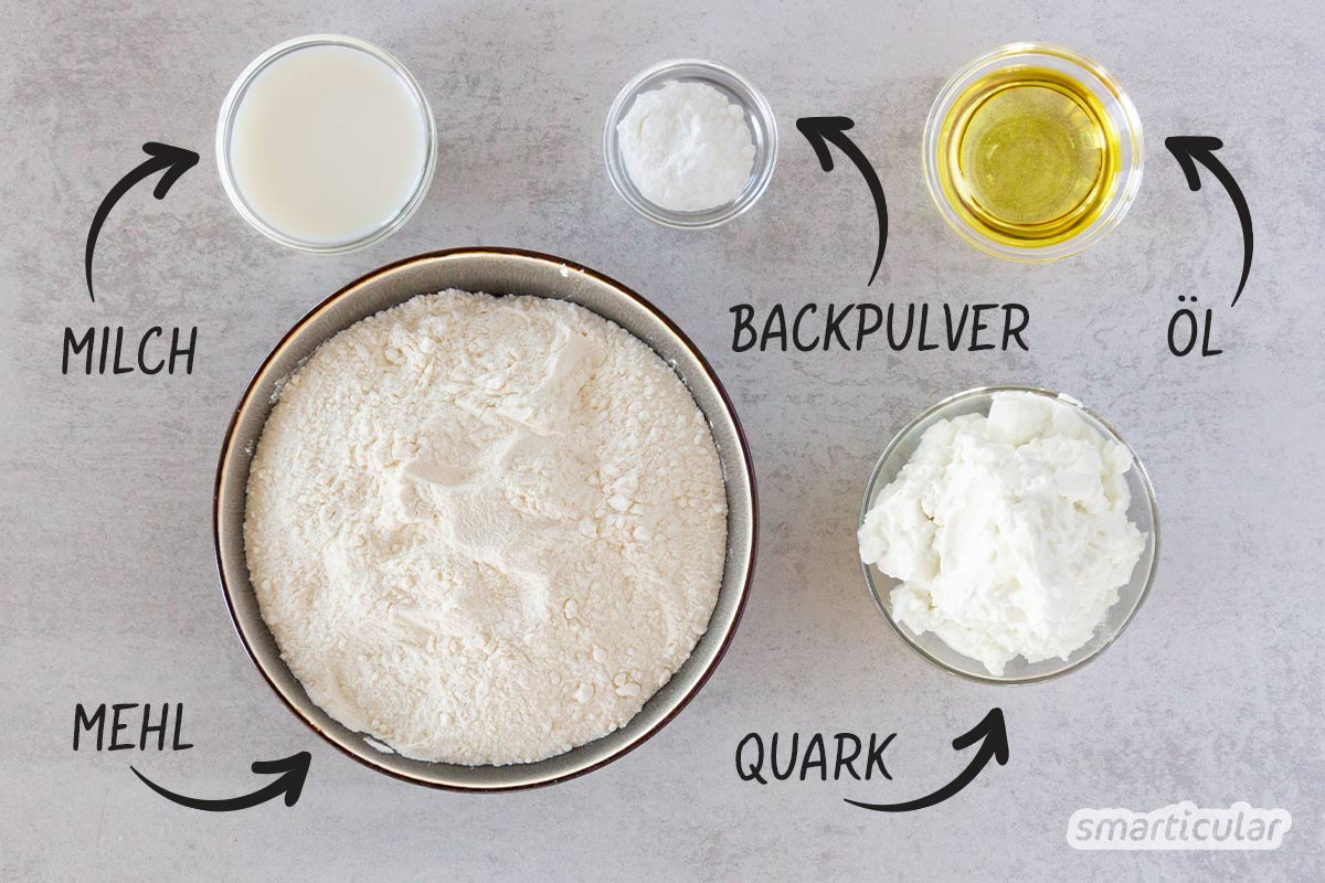 Quark-Öl-Teig ist eine tolle Alternative zu Hefeteig. Schnell gemacht und gelingsicher, lässt sich damit eine herzhafte Pizza ebenso gut backen wie ein süßer Obstkuchen - Grundrezept ohne Ei.