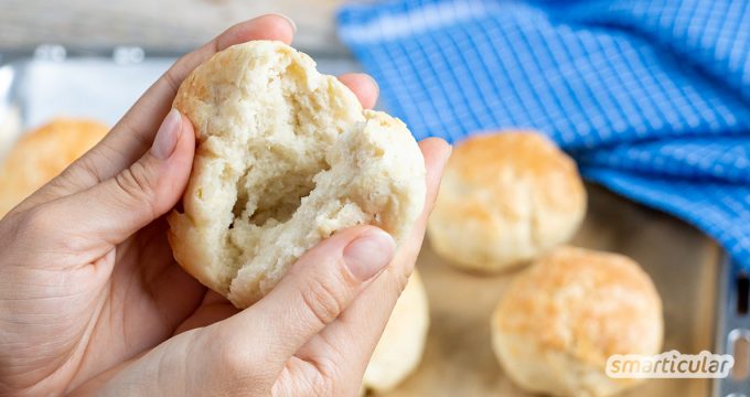 Brötchen mit Quark-Öl-Teig sind eine schnelle Alternative zu klassischen Sonntagsbrötchen. Mit diesem Rezept zauberst du in einer halben Stunde frische Brötchen - einfach und gelingsicher!