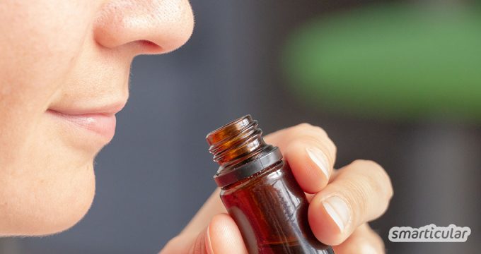 Mit einer Duftmischung aus ätherischen Ölen lassen sich Pflegeprodukte und Waschmittel beduften. Wer dafür eine individuellen Note bevorzugt, kann anhand dieser Anleitung eine ganz persönliche Lieblingsmischung kreieren.