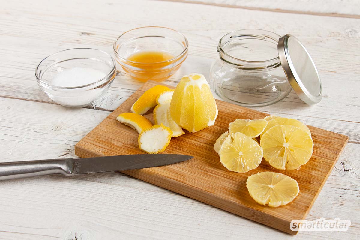 Hustensirup aus Zitronensaft stillt nicht nur reizenden Husten, sondern versorgt den Körper zusätzlich mit reichlich Vitamin C und Antioxidantien.